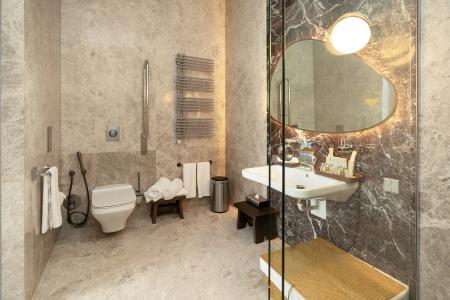    (  & | MRIYA RESORT&SPA)  wine  6-     