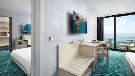  Green park Yalta-Intourist (  -)  4- 2-            Green Park