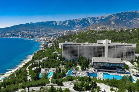  Green park Yalta-Intourist (  -) 1  -.  .-