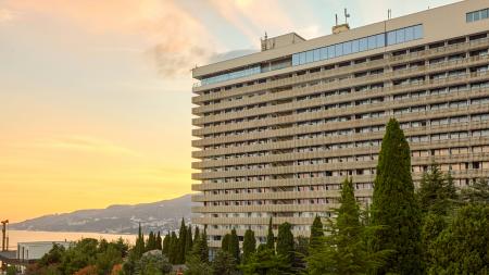  Green park Yalta-Intourist (  -) 100.   -