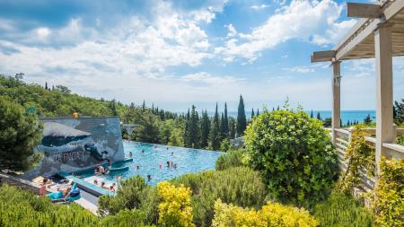  Green park Yalta-Intourist (  -) 22.  -