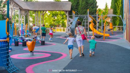  Green park Yalta-Intourist (  -) 67.  -