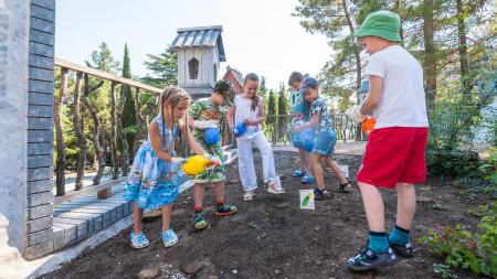  Green park Yalta-Intourist (  -) 73.  -