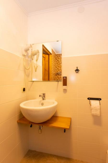  Hotel Villa Koronello ( )  2- 1-