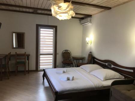  Hotel Villa Koronello ( )   2- 1-  