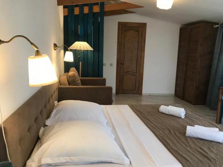  Hotel Villa Koronello ( )   2- 1-  