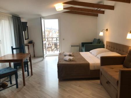  Hotel Villa Koronello ( )   2- 1-  