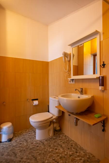  Hotel Villa Koronello ( )   2- 1-  