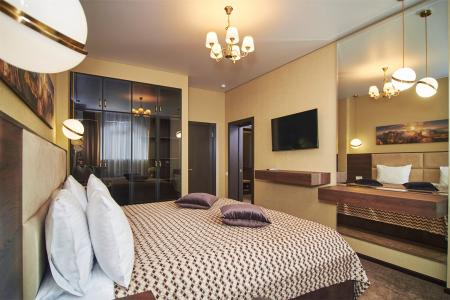      / Family Suite