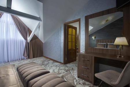  Tes-hotel Resort & SPA (-)  4- 3- 