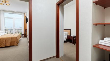  Tes-hotel Resort & SPA (-)   4- 2-