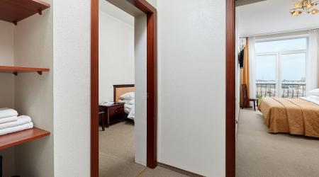  Tes-hotel Resort & SPA (-)   4- 2-