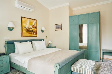  MORE SPA & RESORT  2- 2-  2-  ( 3,8,  )