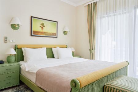  MORE SPA & RESORT  2- 2-  2-  ( 3,8,  )