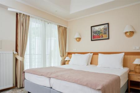  MORE SPA & RESORT  2- 2-  2-  ( 3,8,  )