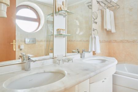  MORE SPA & RESORT  2- 2-  2-  ( 3,8,  )