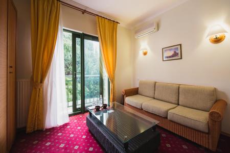  MORE SPA & RESORT  2- 2- ( 4)