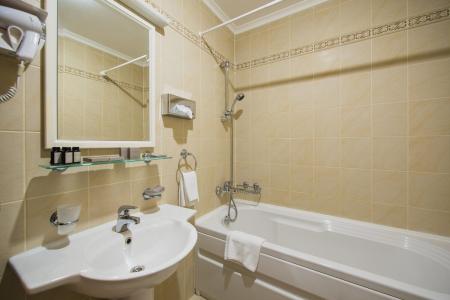  MORE SPA & RESORT  2- 2- ( 4)