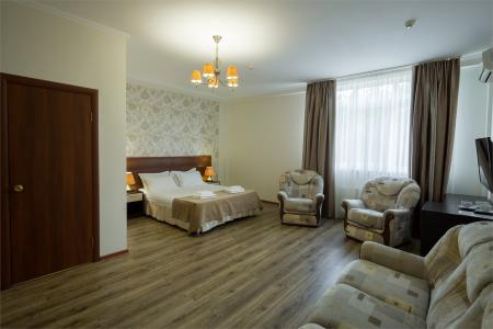  Green Hosta /     2-  