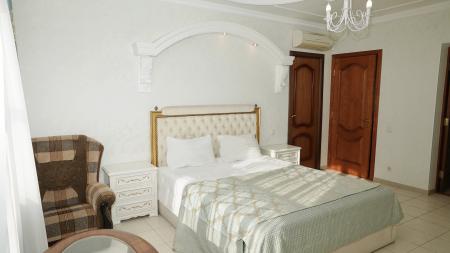  Villa Bonne Maison with Garden (  )  4- 2-