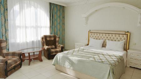  Villa Bonne Maison with Garden (  )  4- 2-