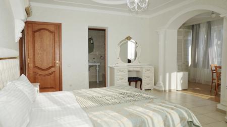  Villa Bonne Maison with Garden (  )  4- 2-