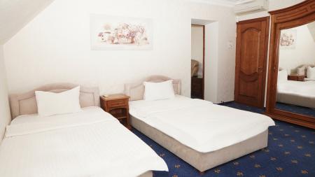  Villa Bonne Maison with Garden (  )  4- 2-