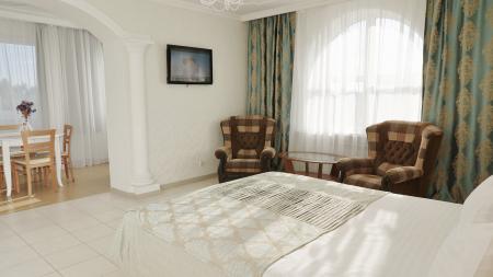  Villa Bonne Maison with Garden (  )  4- 2-