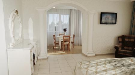  Villa Bonne Maison with Garden (  )  4- 2-