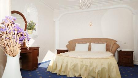  Villa Bonne Maison with Garden (  )  4- 2-