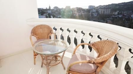  Villa Bonne Maison with Garden (  )  2- 1-