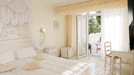  Villa Bonne Maison with Garden (  )  2- 1-  