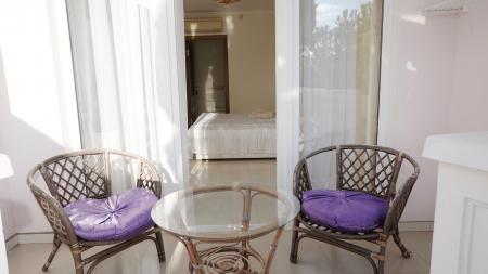  Villa Bonne Maison with Garden (  )  2- 1-  