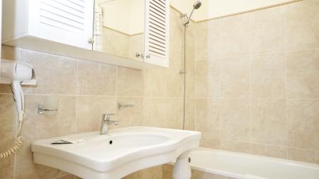  Villa Bonne Maison with Garden (  )  2- 1-  